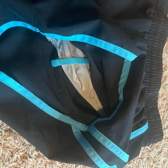 Under Armour Black / Blue Athletic Shorts Size Small - Picture 5 of 7